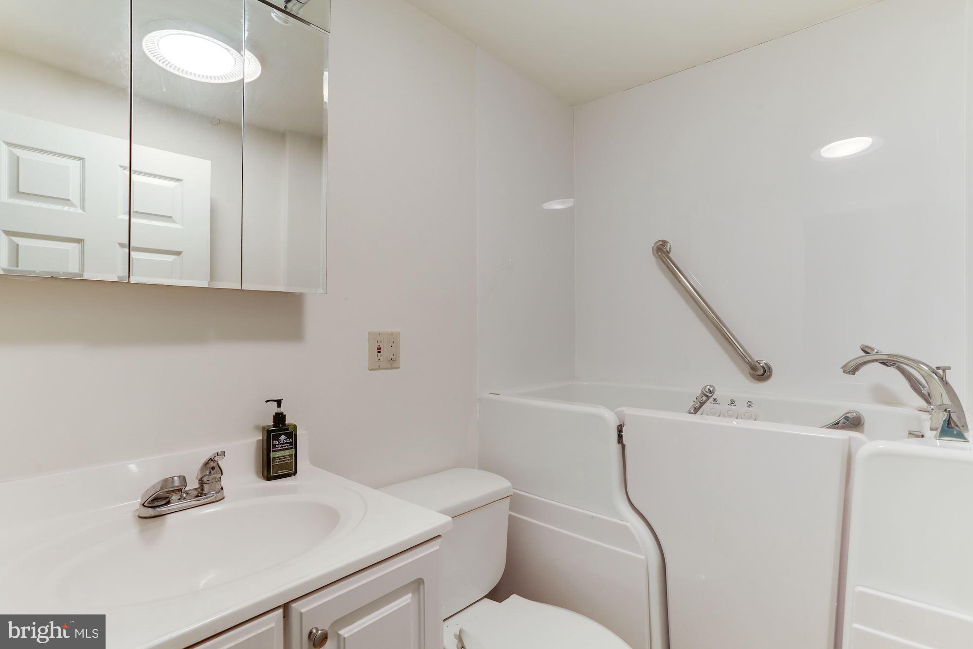 10118 Renfrew Road Silver Spring, MD 20901 - Photo 21 of 30 Bath