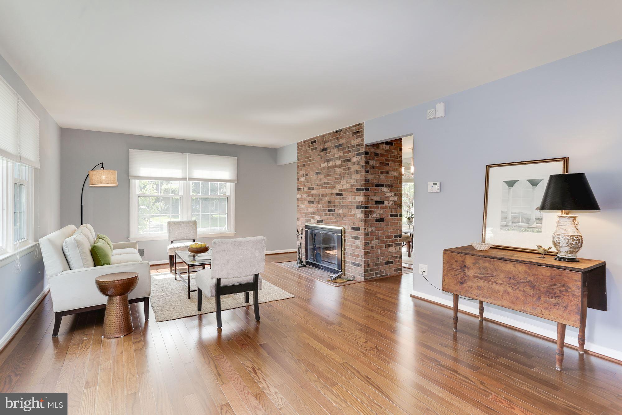10118 Renfrew Road Silver Spring, MD 20901 - Photo 4 of 30 Living Room