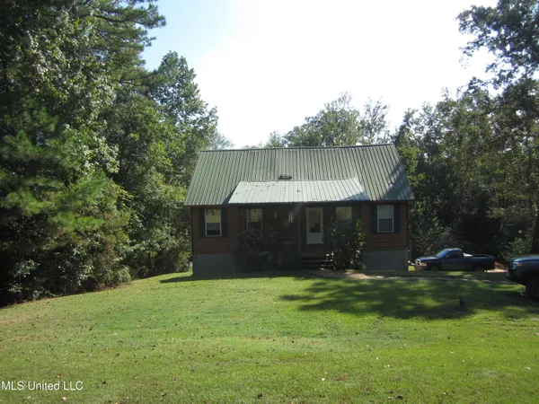 $350,000 | 1356 County Road 180, Blue Springs, MS 38828