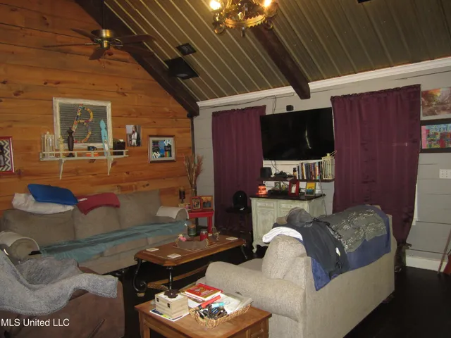 $399,000 | 1356 County Road 180, Blue Springs, MS 38828