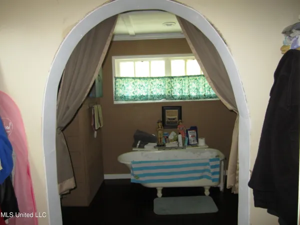 $350,000 | 1356 County Road 180, Blue Springs, MS 38828