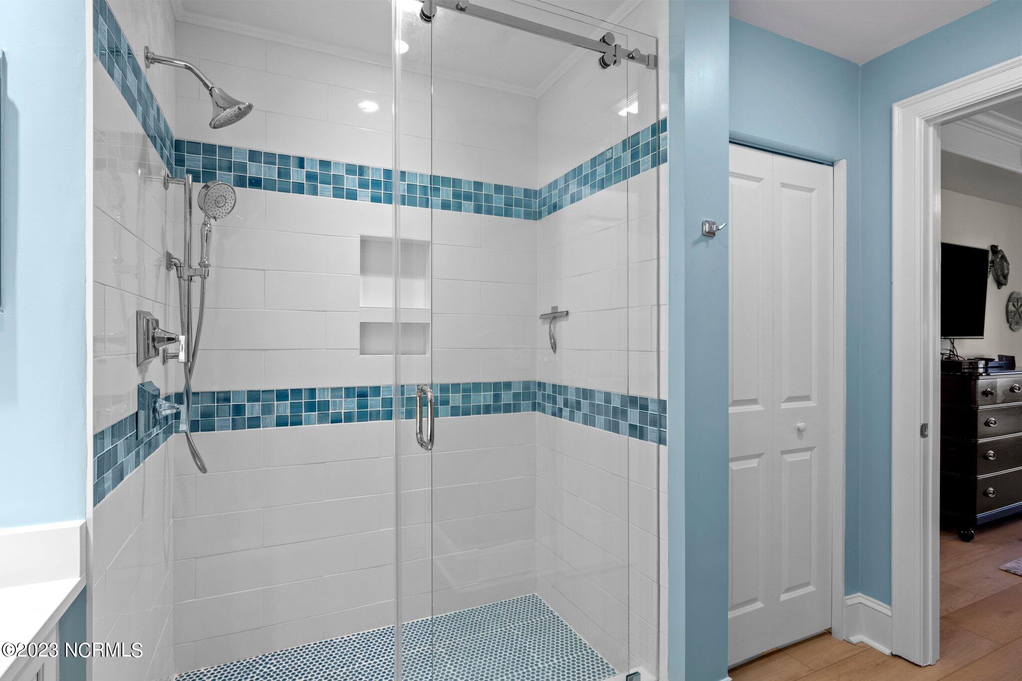1435 Salter Path Road, Unit H2 Indian Beach, NC 28512 - Photo 32 of 50 Primary bath