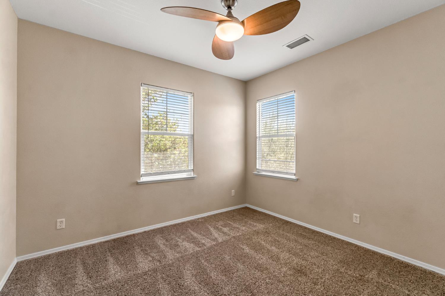 3855 Harlan Ranch Boulevard Clovis, CA 93619 - Photo 12 of 39