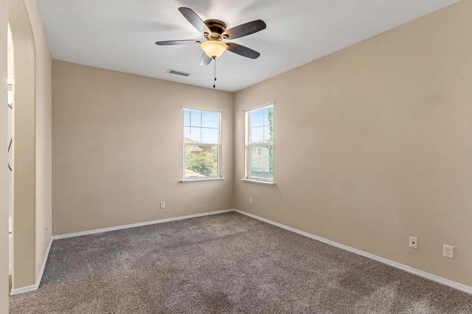 3855 Harlan Ranch Boulevard Clovis, CA 93619 - Photo 14 of 39