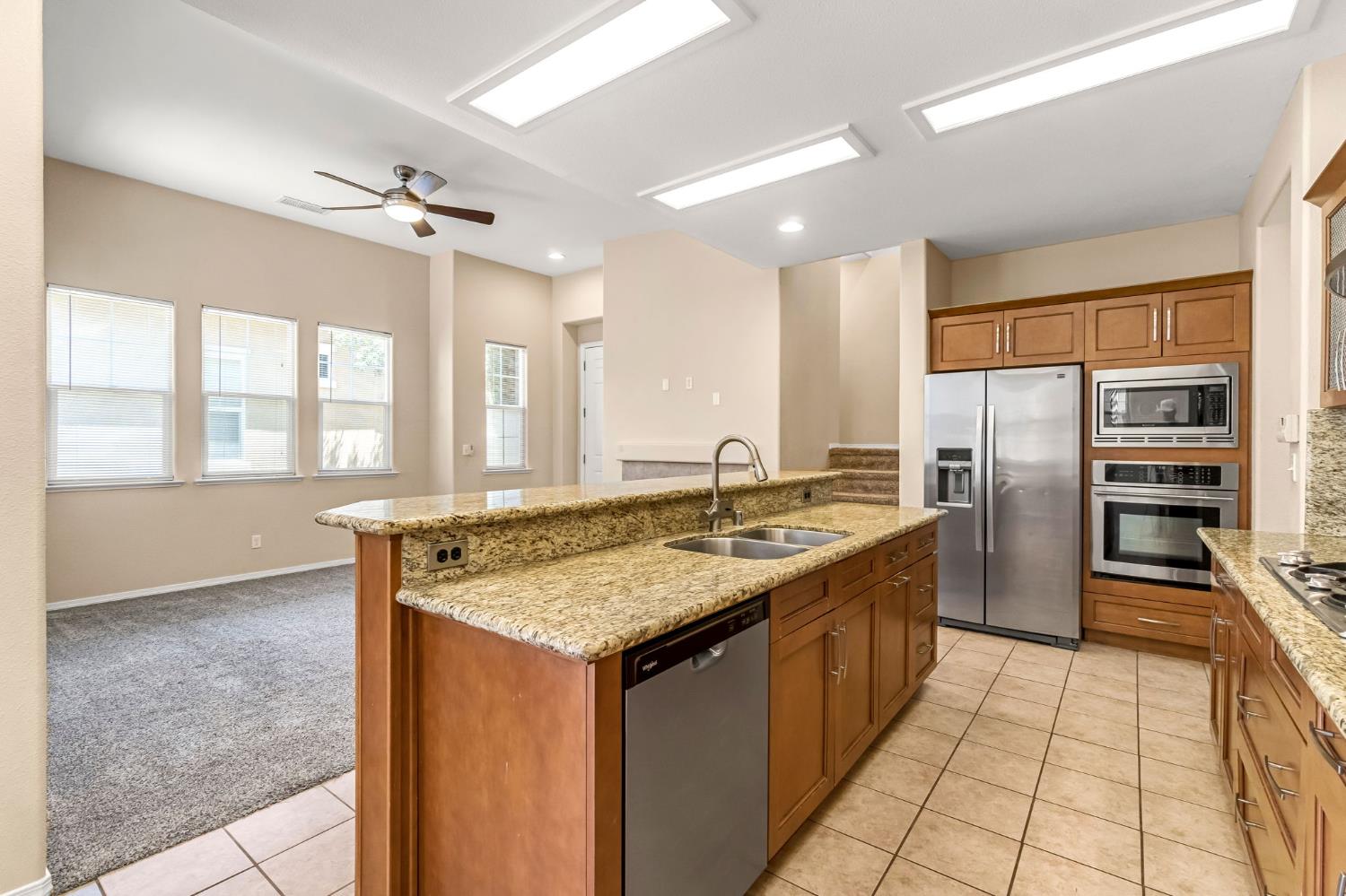 3855 Harlan Ranch Boulevard Clovis, CA 93619 - Photo 2 of 39