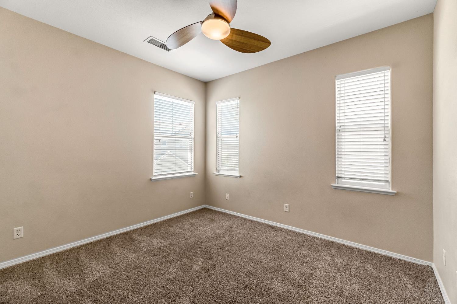 3855 Harlan Ranch Boulevard Clovis, CA 93619 - Photo 22 of 39