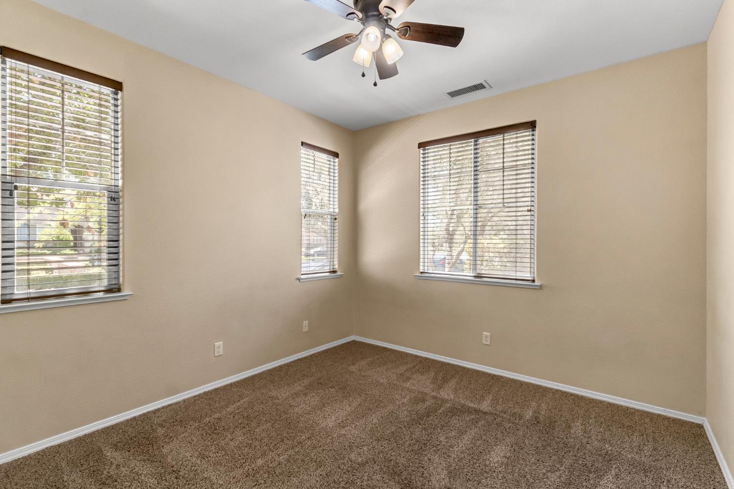 3855 Harlan Ranch Boulevard Clovis, CA 93619 - Photo 7 of 39