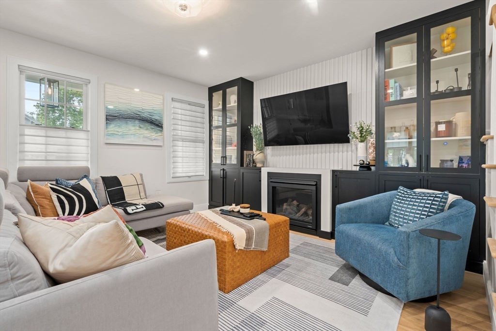 8 Bates Court Dedham, MA 02026 - Photo 5 of 41
