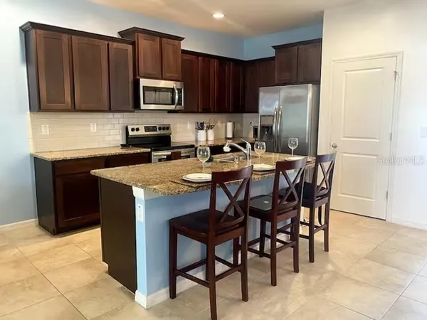 $2,500 | 8618 Palmer Park Circle, Sarasota, FL 34238