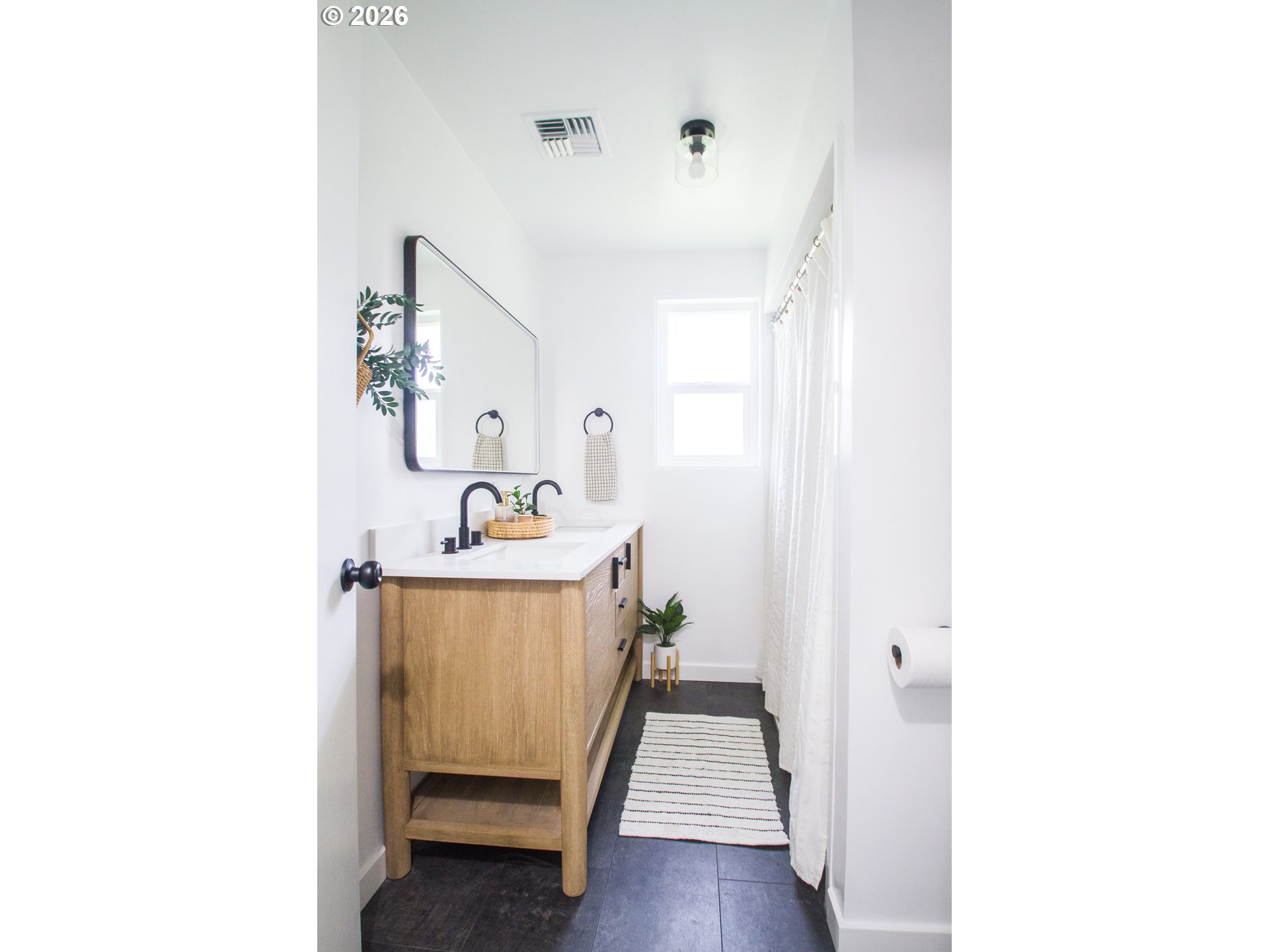 1490 Taft Street Eugene, OR 97402 - Photo 18 of 36 a en suite bathroom with a sink and a mirror