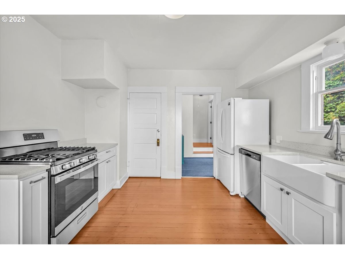 270 Cowlitz Street St. Helens, OR 97051 - Photo 12 of 42