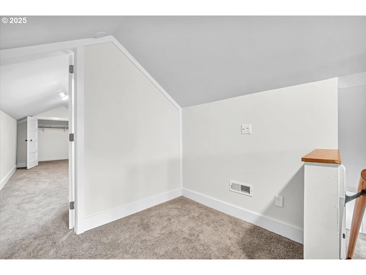 270 Cowlitz Street St. Helens, OR 97051 - Photo 21 of 42