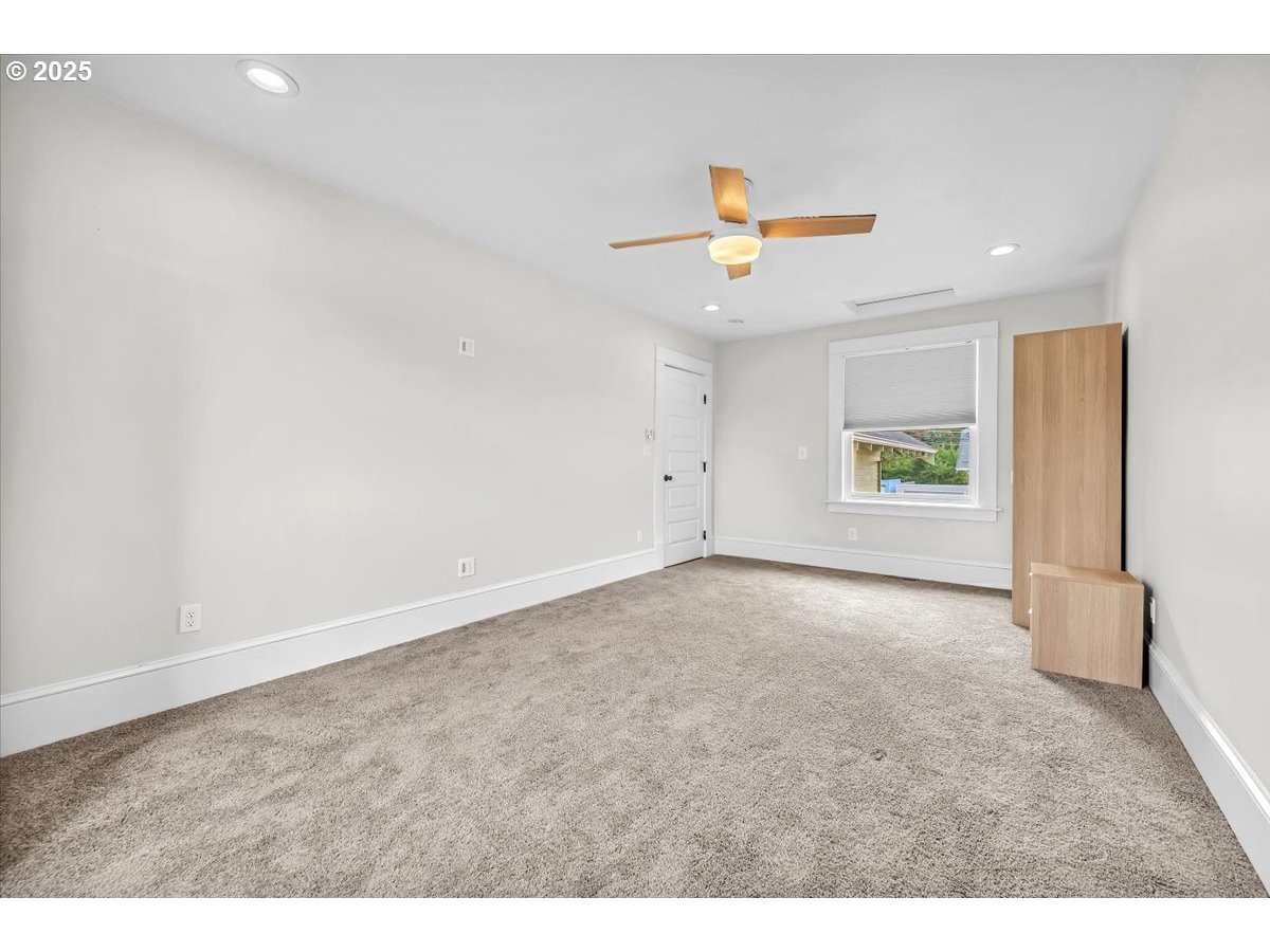 270 Cowlitz Street St. Helens, OR 97051 - Photo 23 of 42