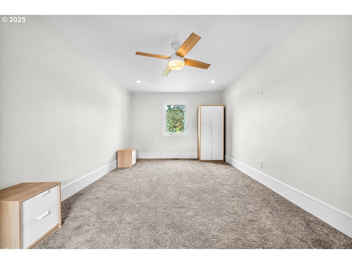 270 Cowlitz Street St. Helens, OR 97051 - Photo 24 of 42