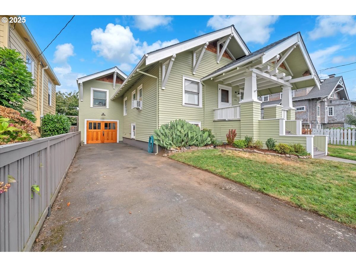 270 Cowlitz Street St. Helens, OR 97051 - Photo 3 of 42