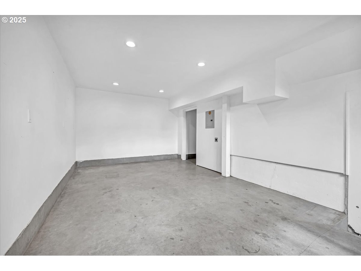 270 Cowlitz Street St. Helens, OR 97051 - Photo 35 of 42