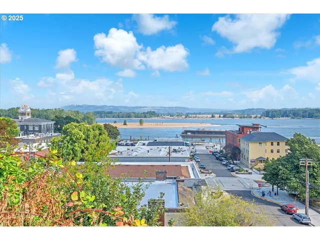 $549,900 | 270 Cowlitz Street, St. Helens, OR 97051