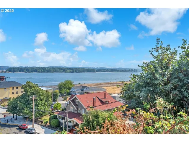 $549,900 | 270 Cowlitz Street, St. Helens, OR 97051