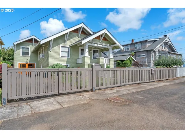 $549,900 | 270 Cowlitz Street, St. Helens, OR 97051