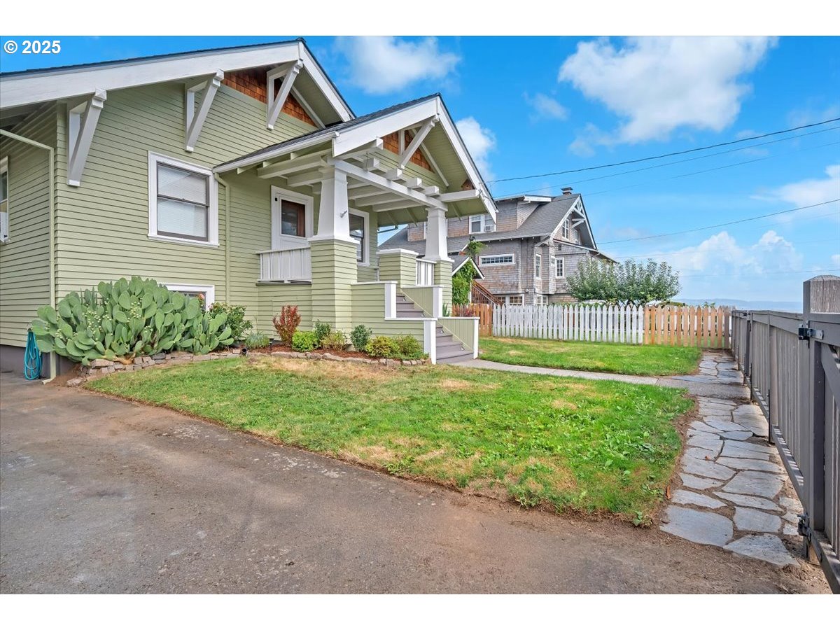 270 Cowlitz Street St. Helens, OR 97051 - Photo 6 of 42