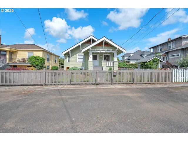 $549,900 | 270 Cowlitz Street, St. Helens, OR 97051