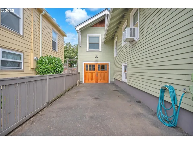 $549,900 | 270 Cowlitz Street, St. Helens, OR 97051