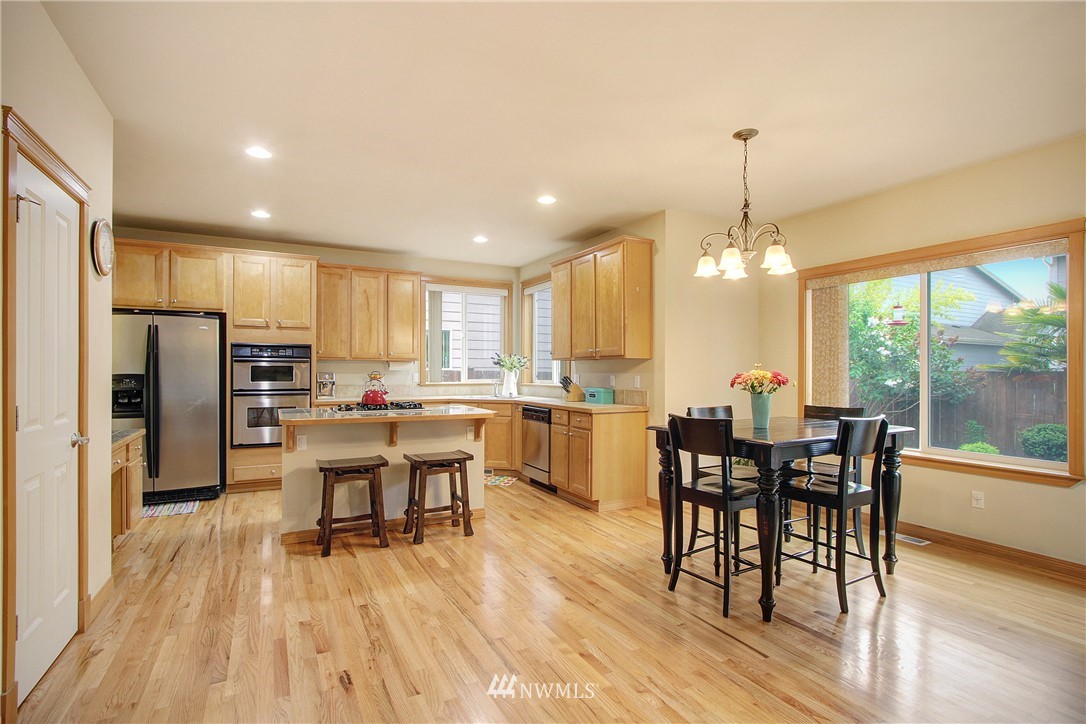 1016 Lawton Road Lynnwood, WA 98036 - Photo 3 of 21