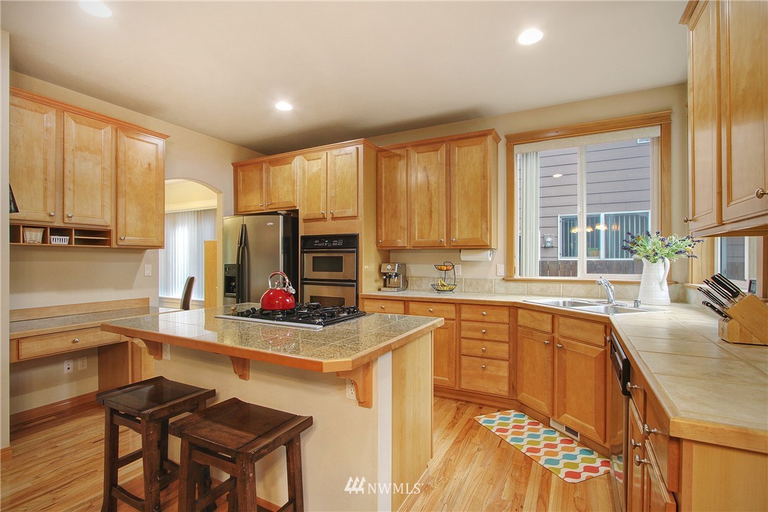 1016 Lawton Road Lynnwood, WA 98036 - Photo 4 of 21