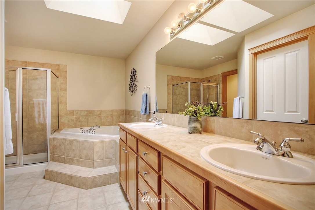 1016 Lawton Road Lynnwood, WA 98036 - Photo 5 of 21