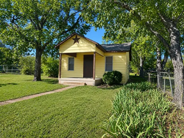$135,000 | 201 North Las Vegas Trail, White Settlement, TX 76108