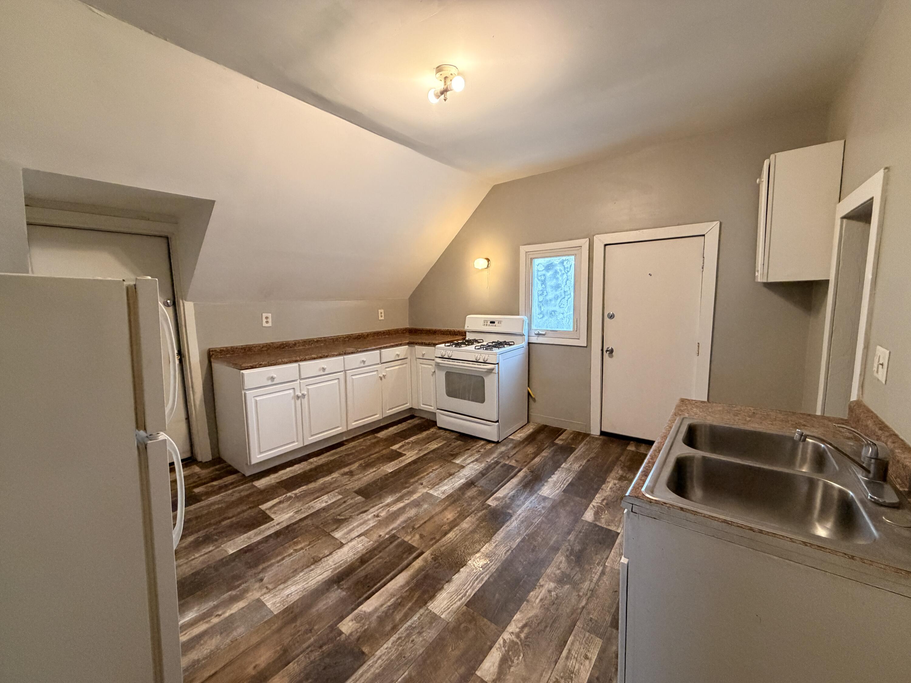 1623 Maple Street Racine, WI 53404 - Photo 4 of 15 Kitchen