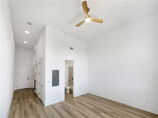 $1,350 | 4950 Dauphine Street, Unit 1302, New Orleans, LA 70117
