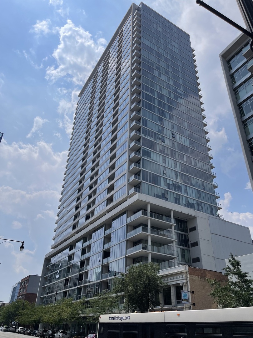 1720 South Michigan Avenue, Unit 2708 Chicago, IL 60616 - Photo 1 of 18 a front view of a building