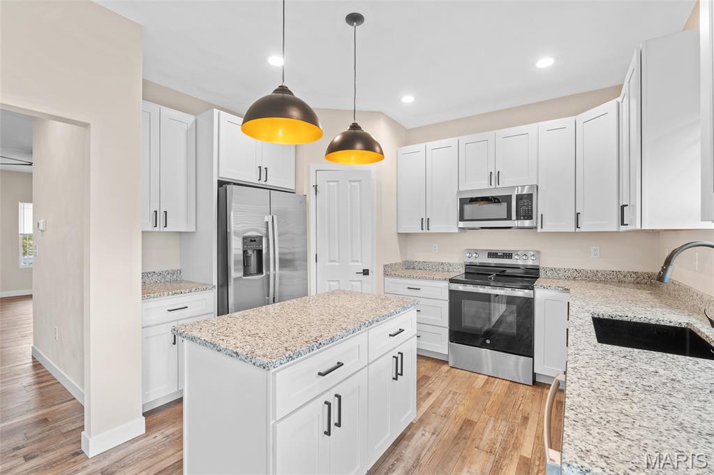 2237 Hunters Point Drive Granite City, IL 62040 - Photo 3 of 30