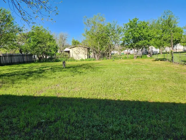 $1,500 | 903 North Page Street, Comanche, TX 76442