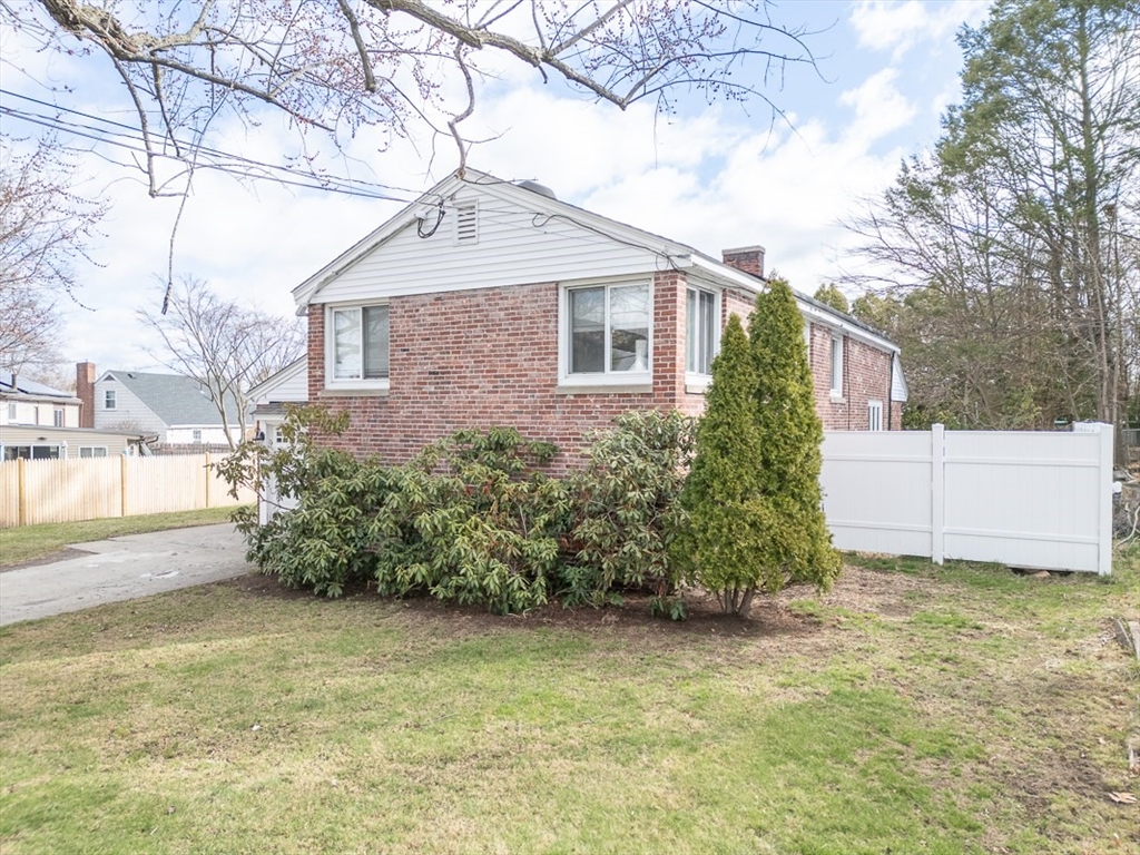 6 Danforth Street Lawrence, MA 01843 - Photo 29 of 33