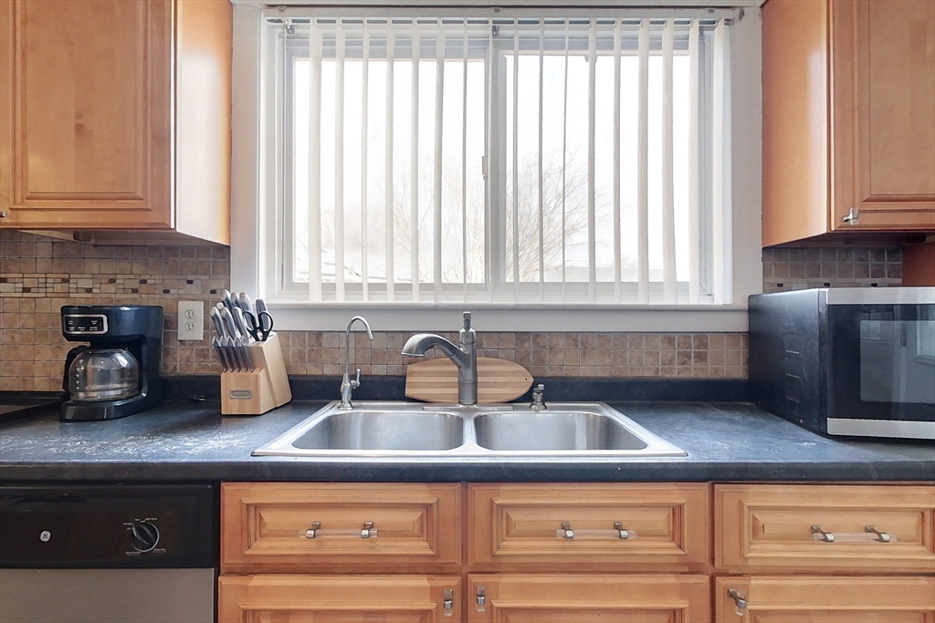 6 Danforth Street Lawrence, MA 01843 - Photo 3 of 33