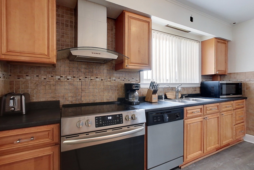 6 Danforth Street Lawrence, MA 01843 - Photo 5 of 33