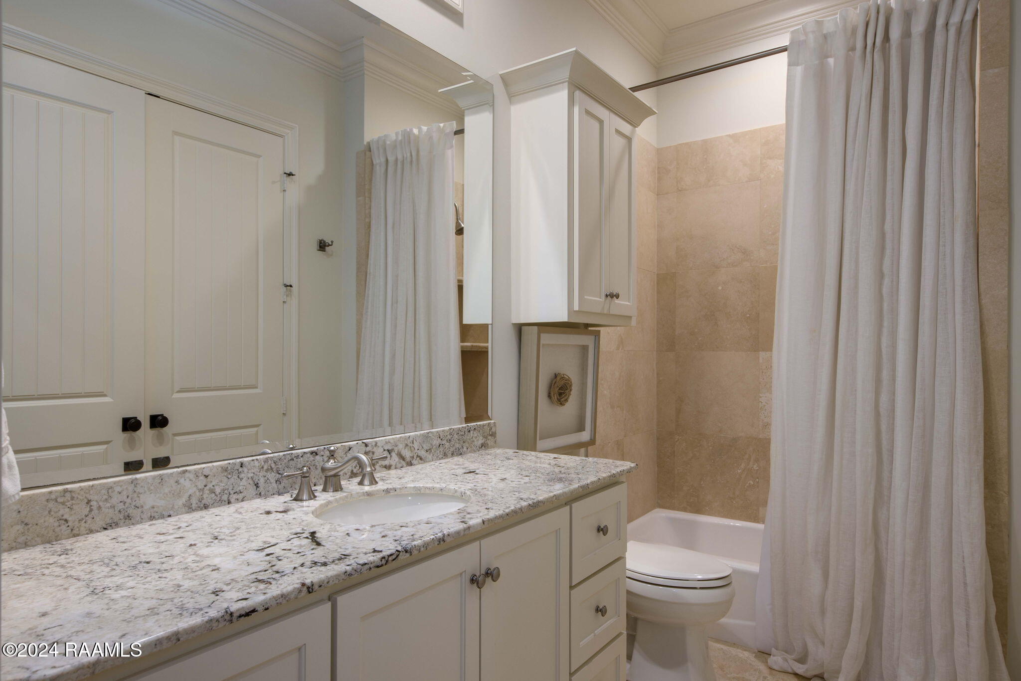 335 Travailleur Road Lafayette, LA 70506 - Photo 29 of 46 Guest En-Suite