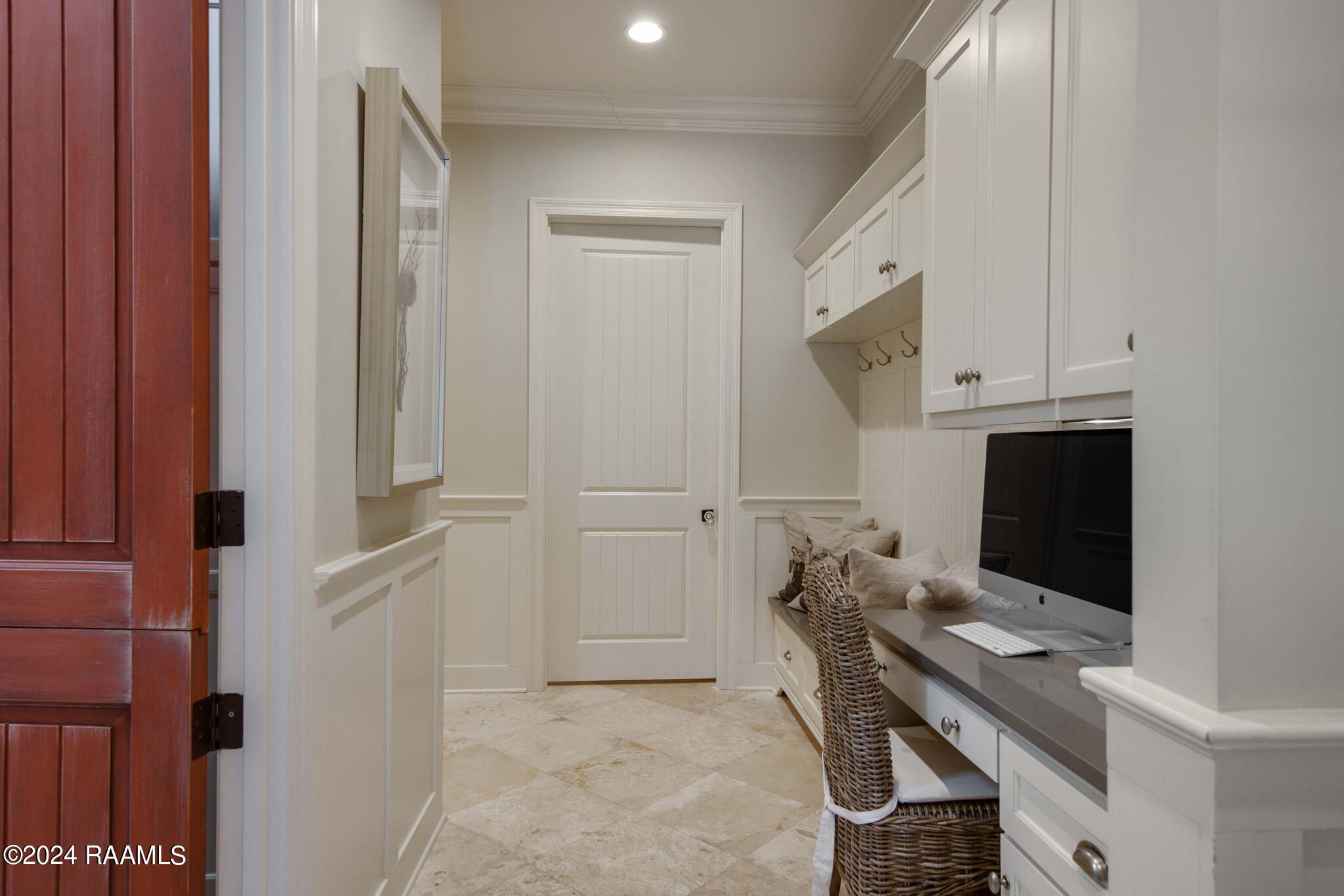 335 Travailleur Road Lafayette, LA 70506 - Photo 34 of 46 Mudroom/Desk
