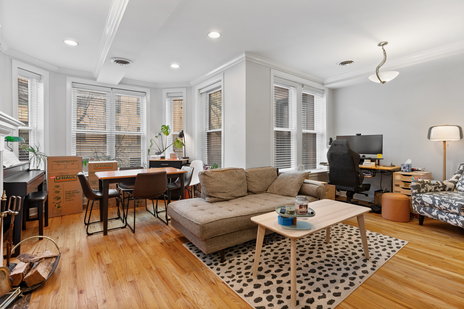 945 West Gordon Terrace, Unit 1E Chicago, IL 60613 - Photo 2 of 15