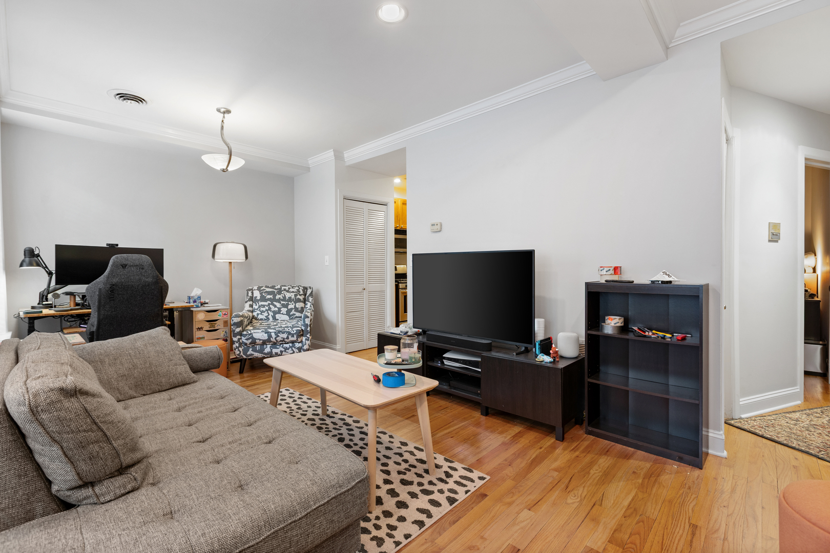 945 West Gordon Terrace, Unit 1E Chicago, IL 60613 - Photo 4 of 15