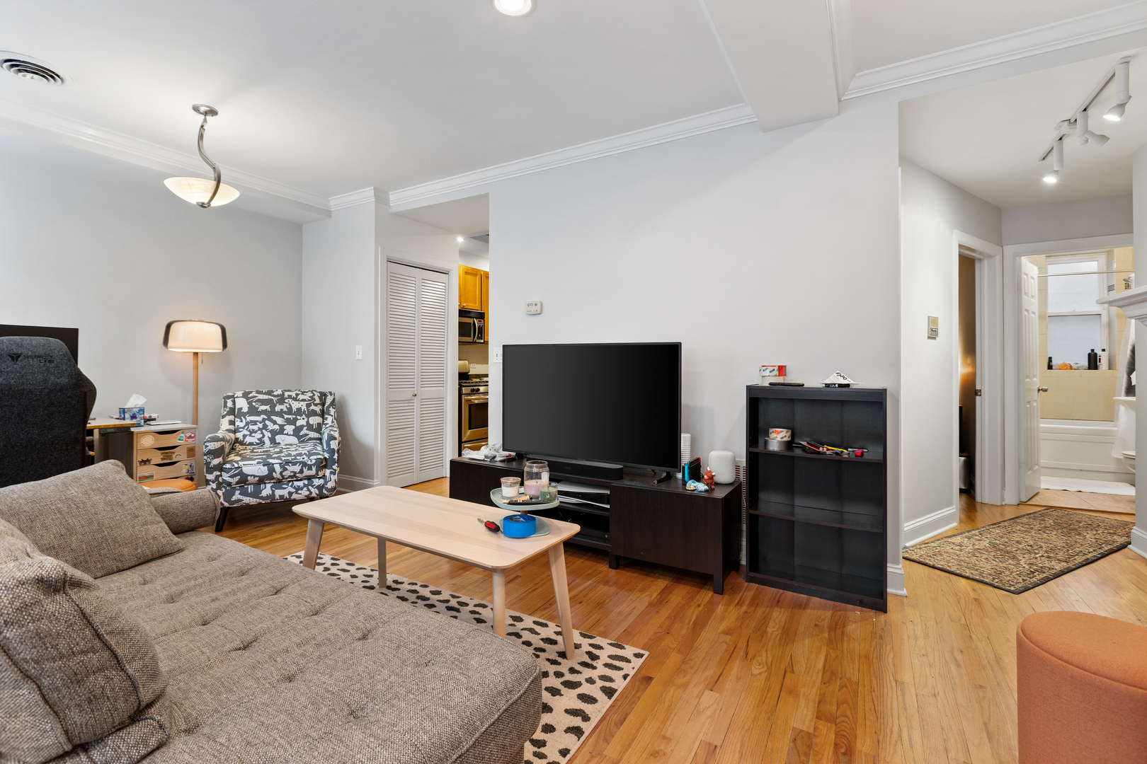 945 West Gordon Terrace, Unit 1E Chicago, IL 60613 - Photo 7 of 15