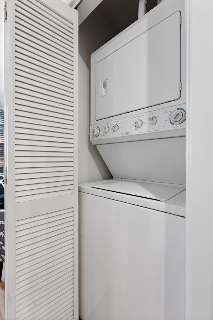 945 West Gordon Terrace, Unit 1E Chicago, IL 60613 - Photo 10 of 15