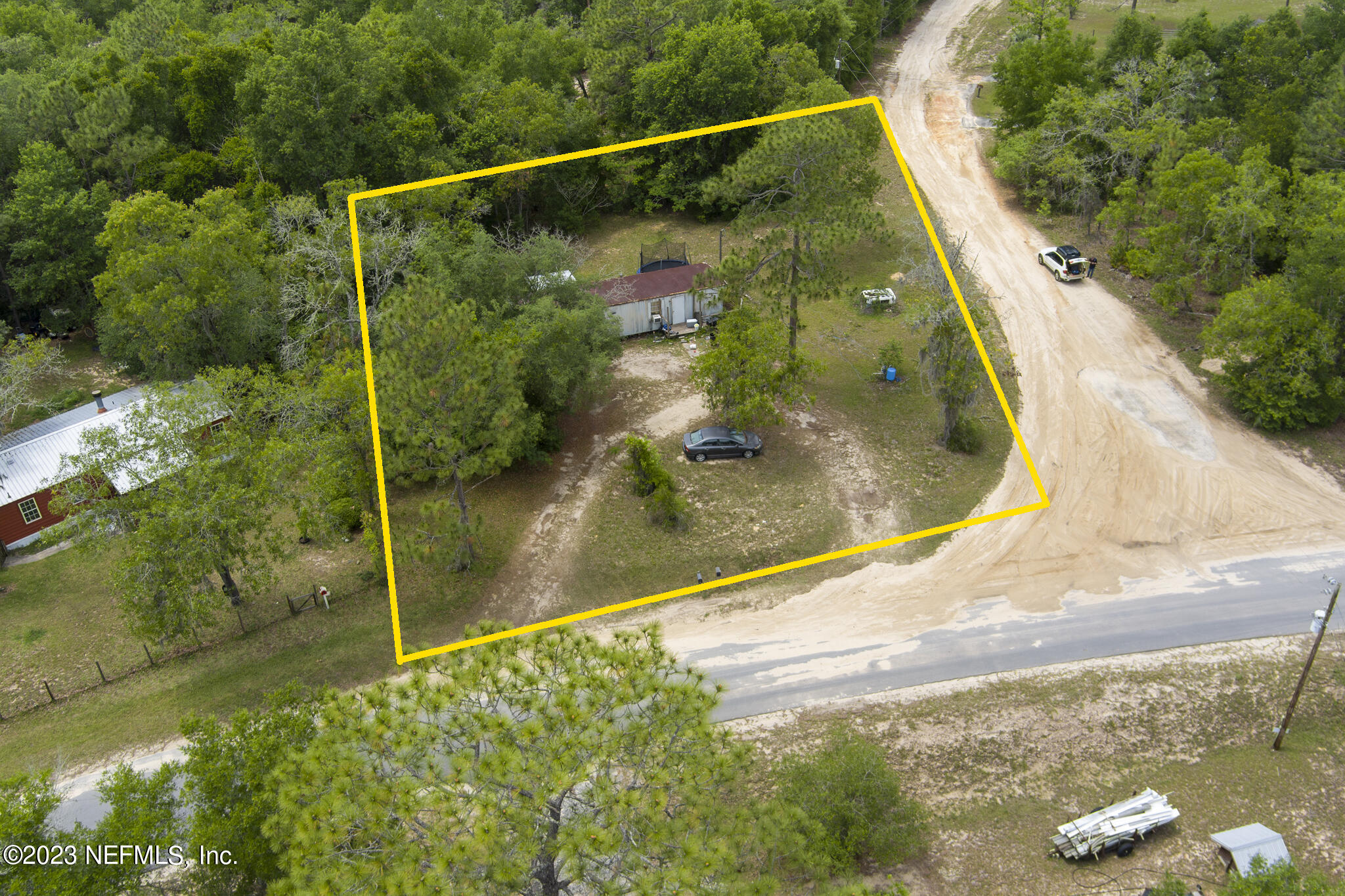 a view of a small yard