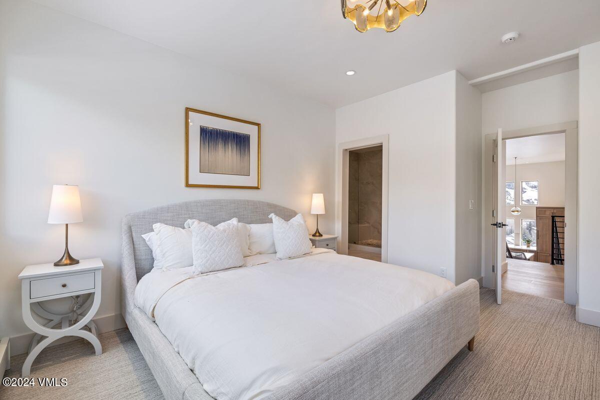 751 Singletree Road, Unit 1 Edwards, CO 81632 - Photo 14 of 33 a bedroom with a bed and a lamp