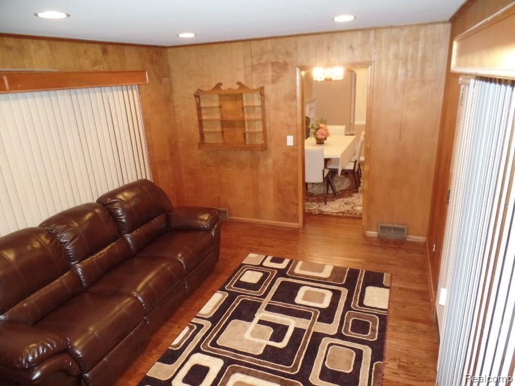3532 Eastham Road Dearborn, MI 48120 - Photo 9 of 26 SAM_1170.JPG