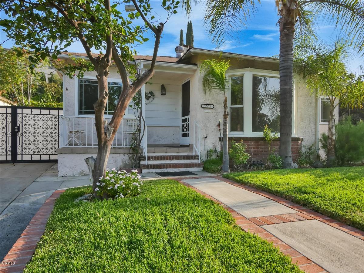1501 Broadview Drive Glendale, CA 91208 - Photo 5 of 39 a view of a house with a yard