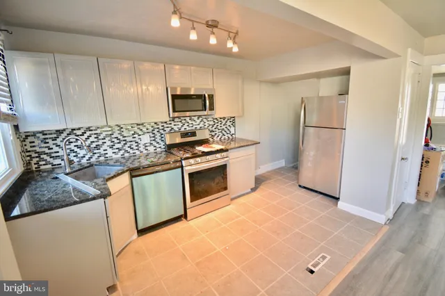 $2,450 | 461 Flamingo Street, Philadelphia, PA 19128