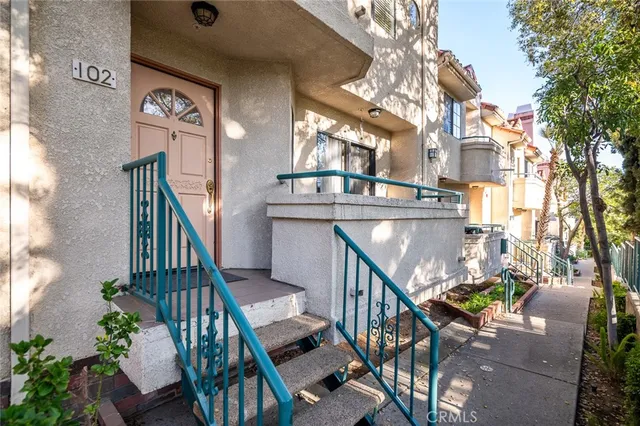 $4,200 | 2930 Montrose Avenue, Unit 102, La Crescenta, CA 91214